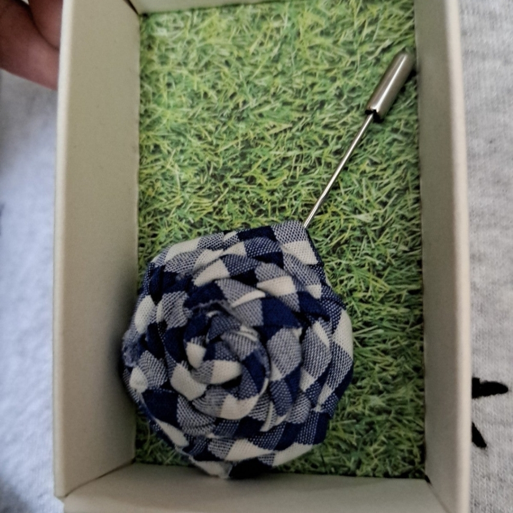 ZB Savoy Bowtie Plaid Royal Blue Lapel Flower NWT